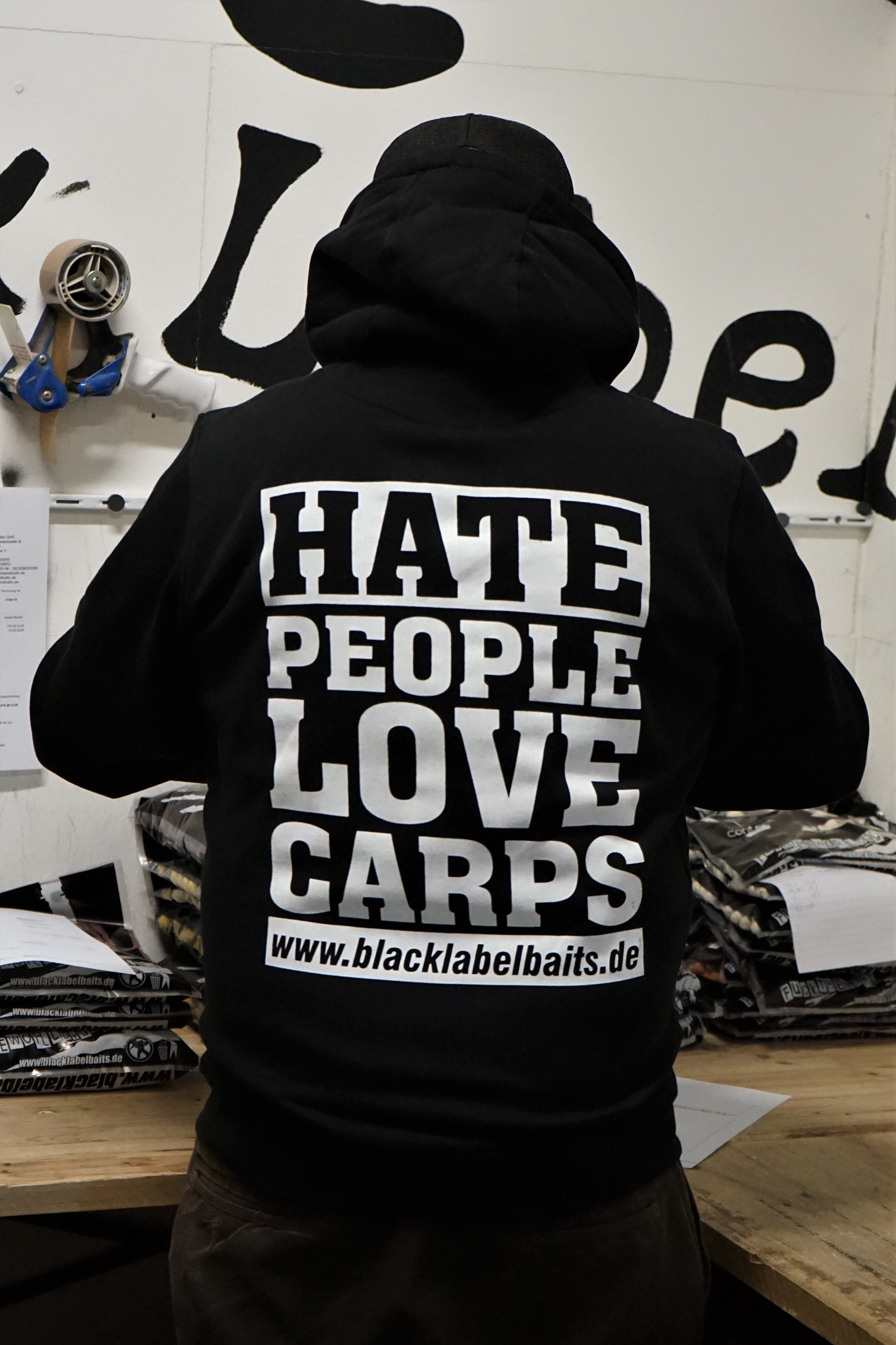 "HATE PEOPLE LOVE CARPS" Hoodie - schwarz