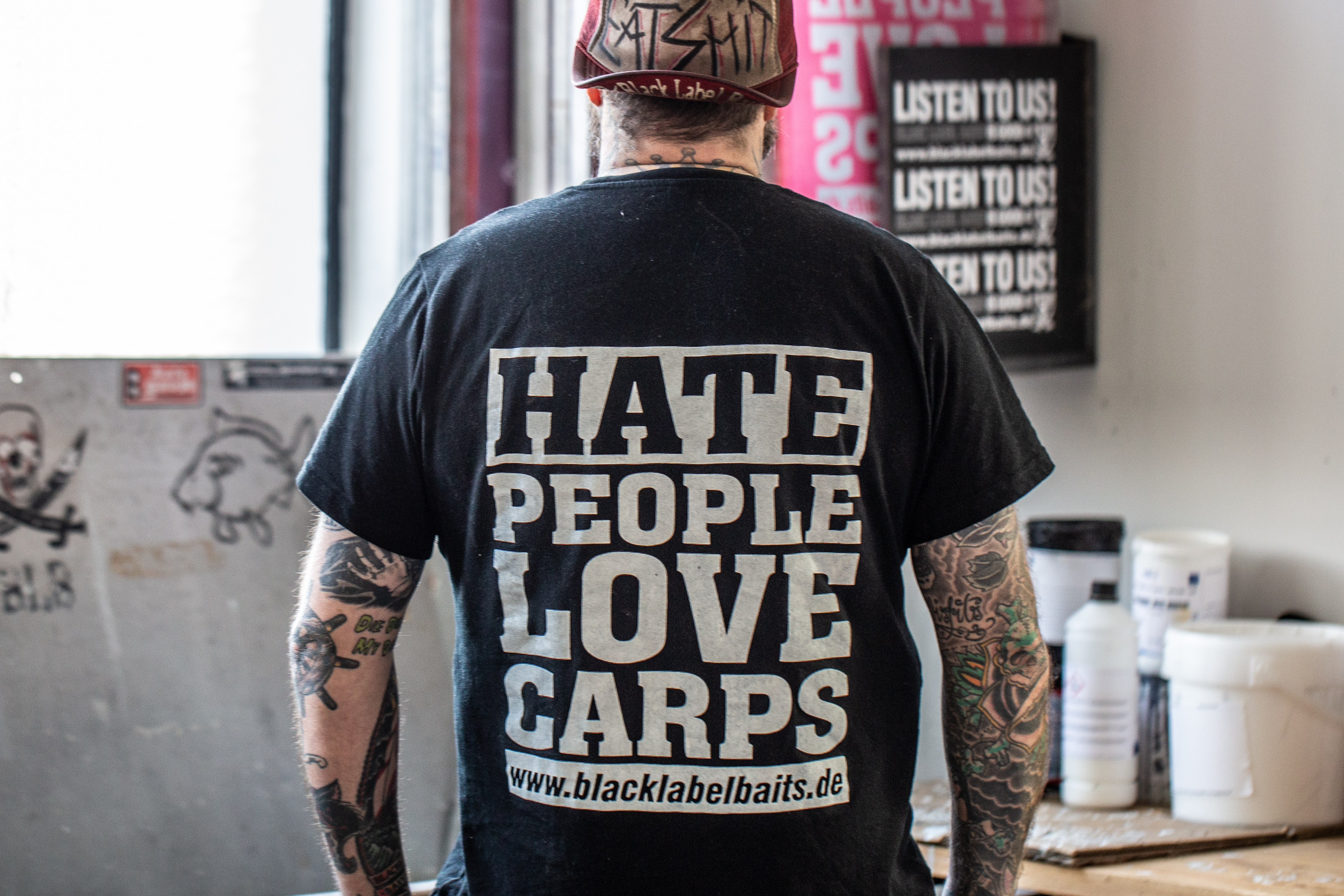 "HATE PEOPLE LOVE CARPS" Shirt